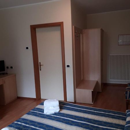Hotel Due Laghi Padergnone エクステリア 写真