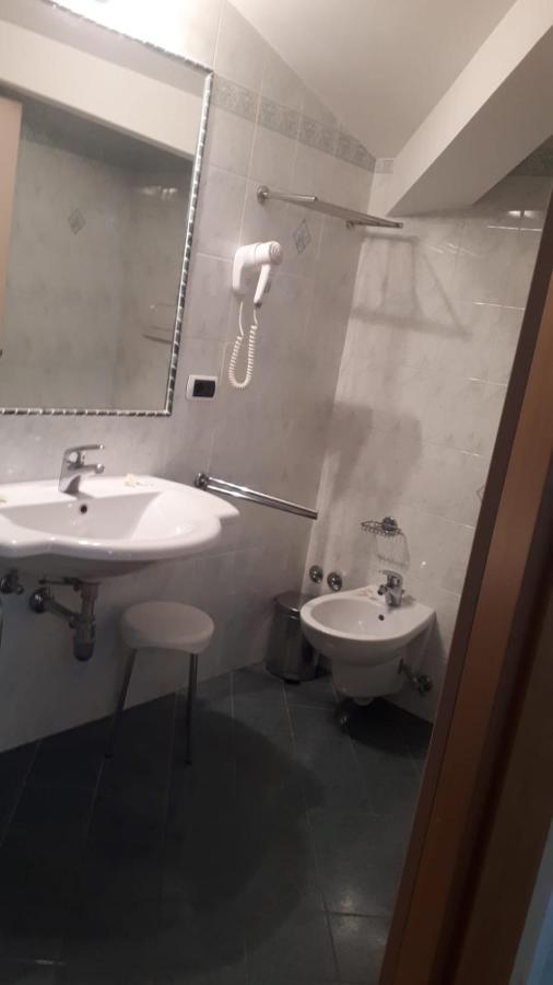 Hotel Due Laghi Padergnone エクステリア 写真