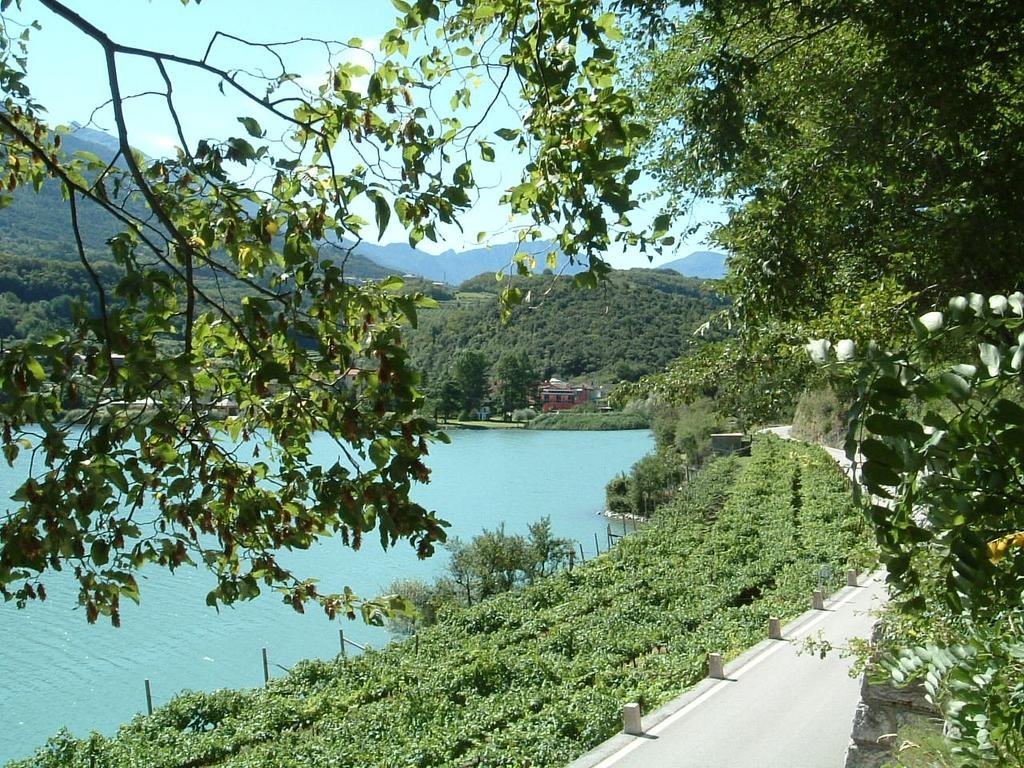 Hotel Due Laghi Padergnone エクステリア 写真