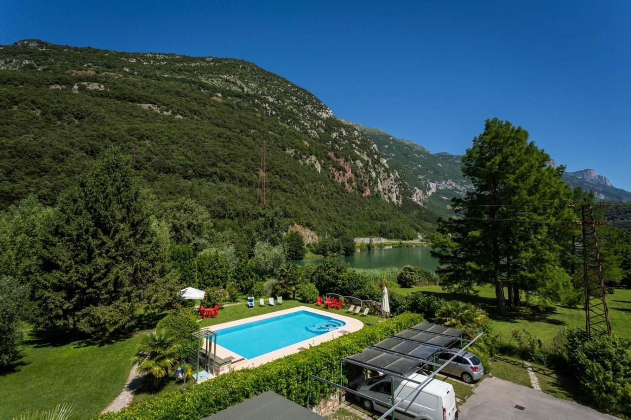 Hotel Due Laghi Padergnone エクステリア 写真