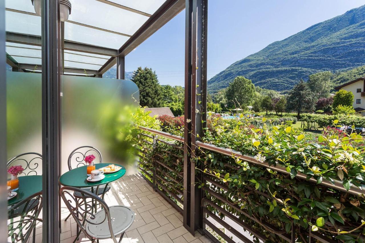 Hotel Due Laghi Padergnone エクステリア 写真