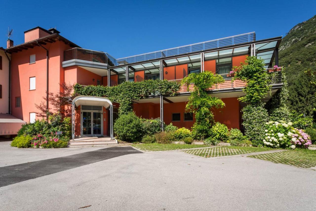 Hotel Due Laghi Padergnone エクステリア 写真