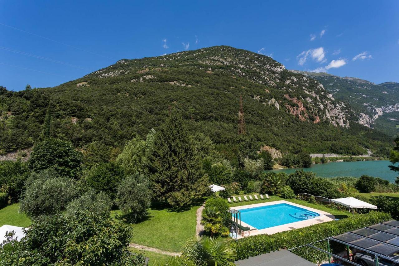 Hotel Due Laghi Padergnone エクステリア 写真