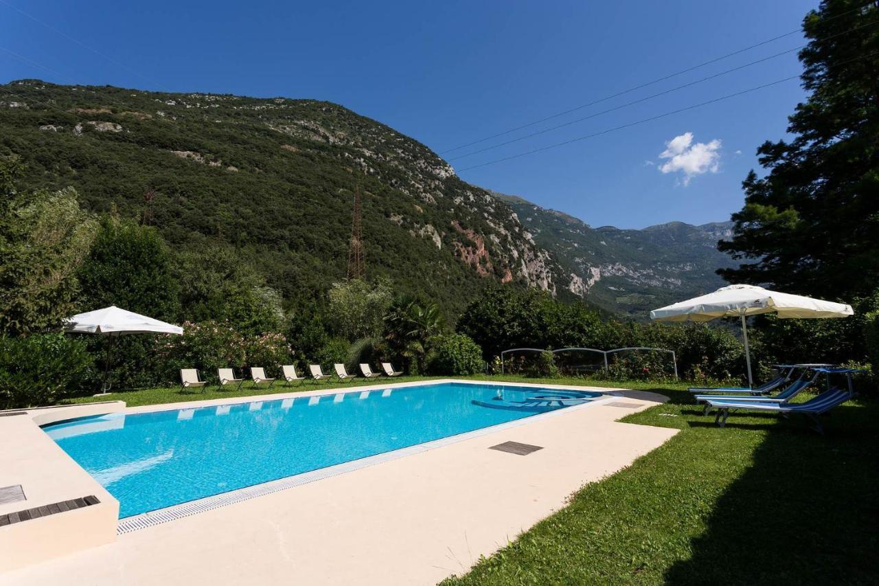 Hotel Due Laghi Padergnone エクステリア 写真
