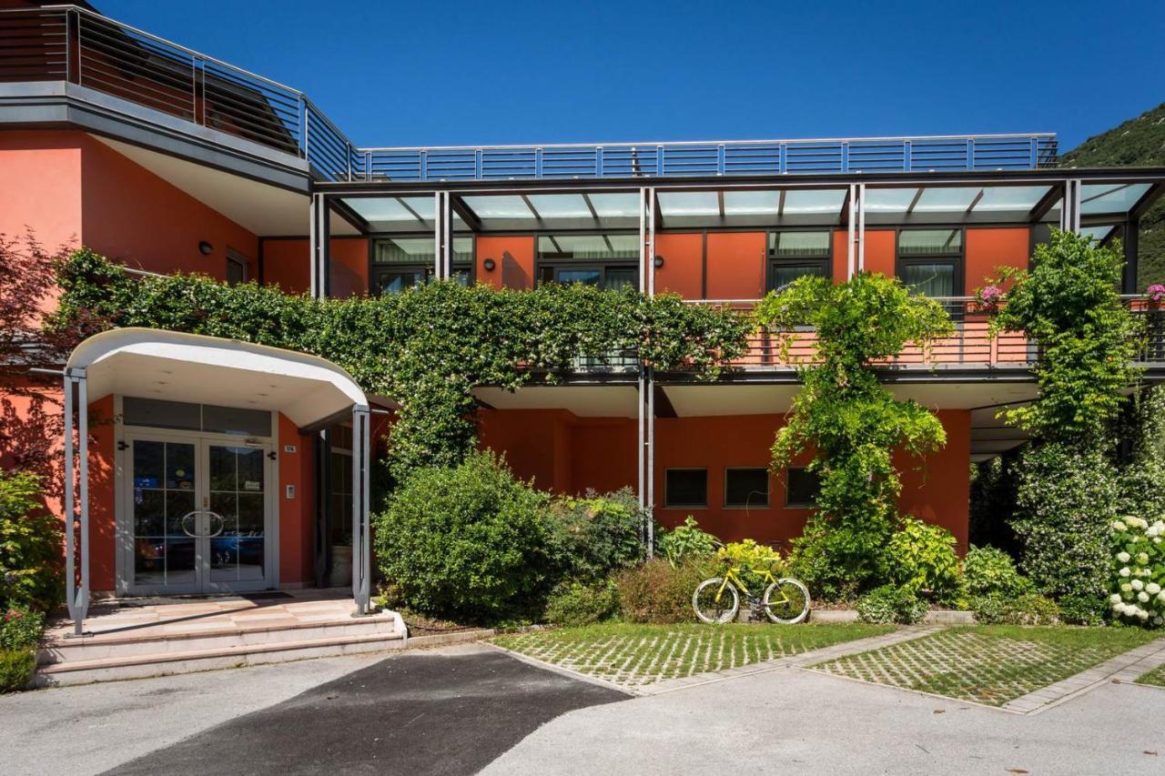 Hotel Due Laghi Padergnone エクステリア 写真