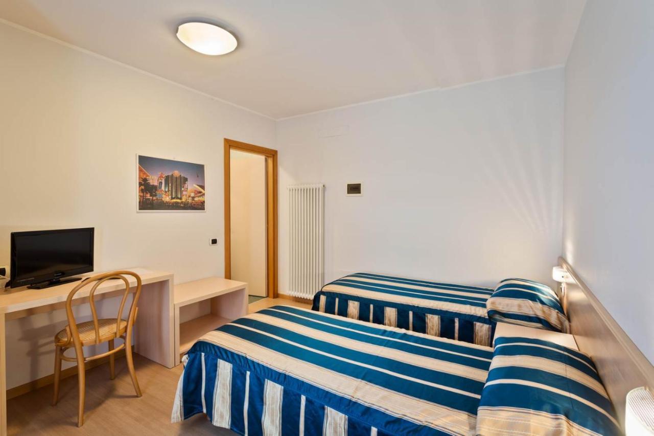 Hotel Due Laghi Padergnone エクステリア 写真