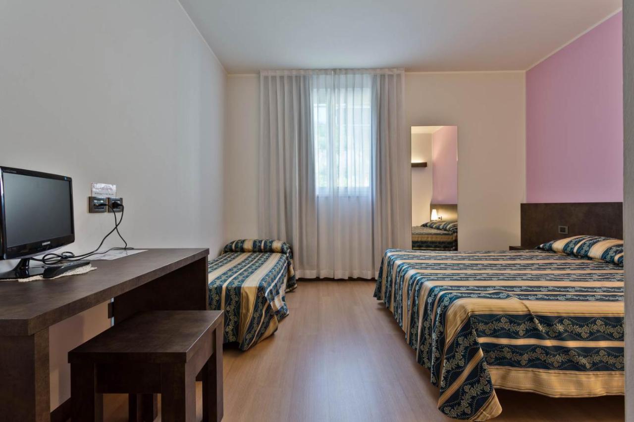 Hotel Due Laghi Padergnone エクステリア 写真