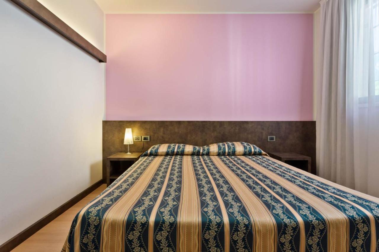 Hotel Due Laghi Padergnone エクステリア 写真