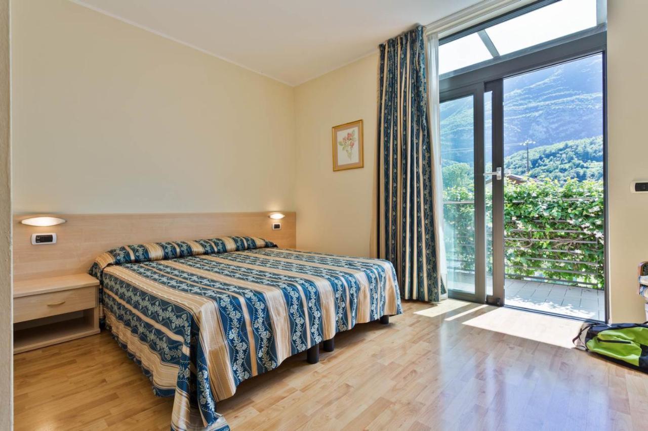 Hotel Due Laghi Padergnone エクステリア 写真