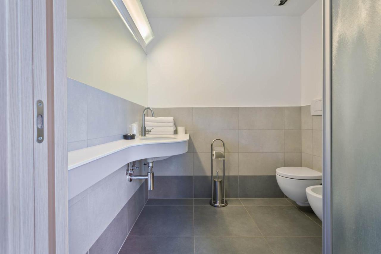 Hotel Due Laghi Padergnone エクステリア 写真