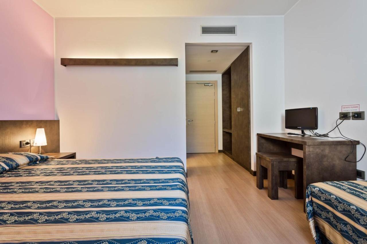 Hotel Due Laghi Padergnone エクステリア 写真