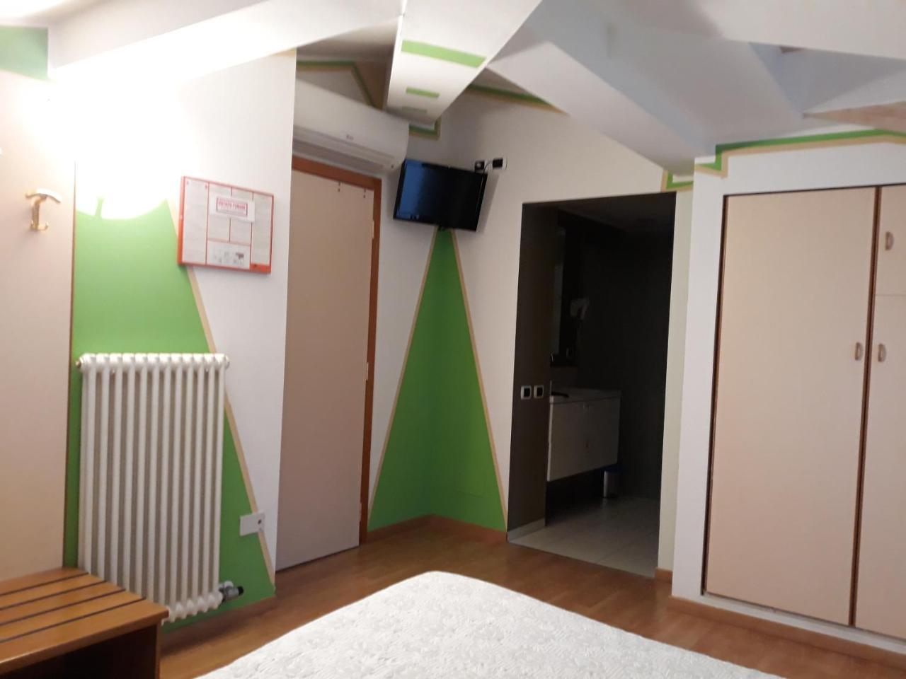 Hotel Due Laghi Padergnone エクステリア 写真