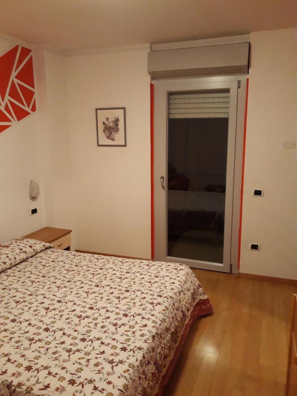 Hotel Due Laghi Padergnone エクステリア 写真