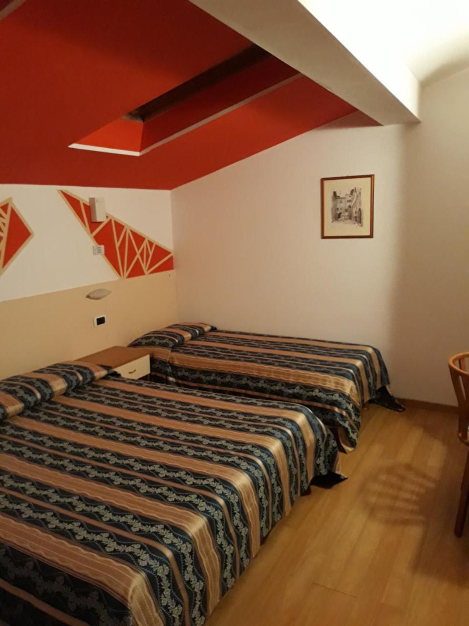 Hotel Due Laghi Padergnone エクステリア 写真