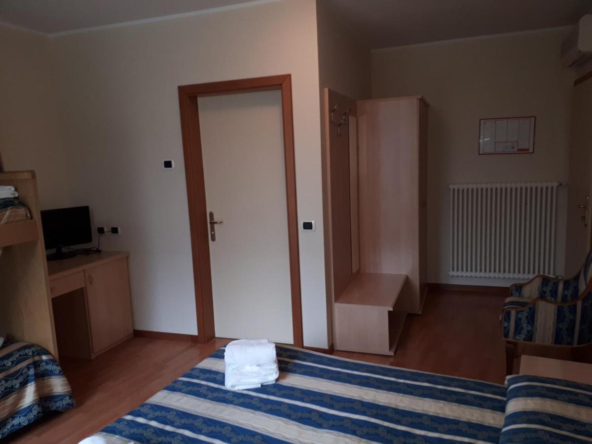 Hotel Due Laghi Padergnone エクステリア 写真