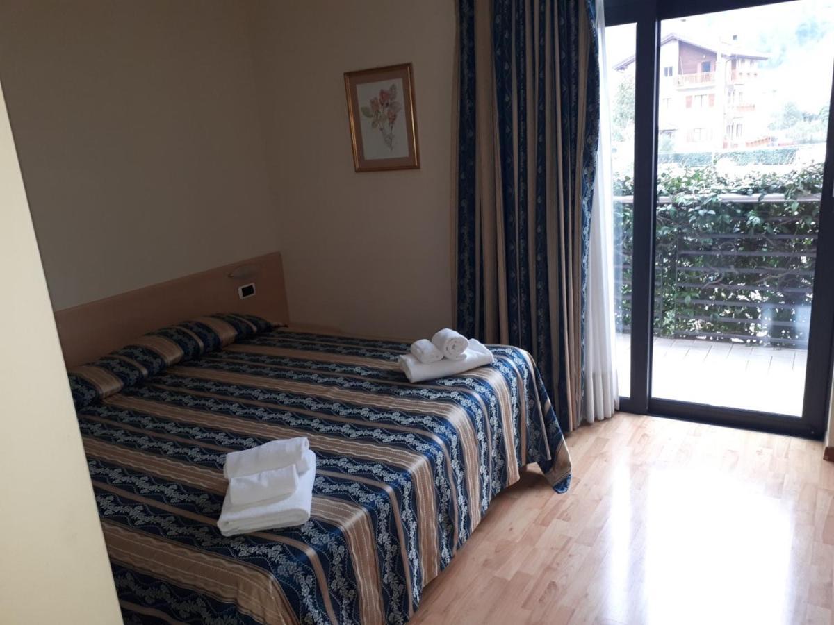 Hotel Due Laghi Padergnone エクステリア 写真