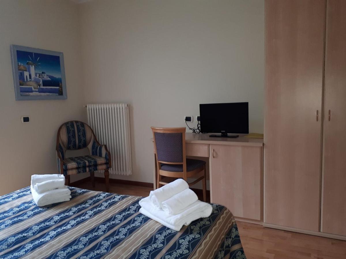 Hotel Due Laghi Padergnone エクステリア 写真